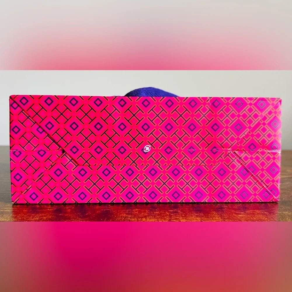Tory Burch Fuchsia and Gold Patterned gift bag - Picture 4 of 7